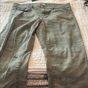 Loft pants‎
